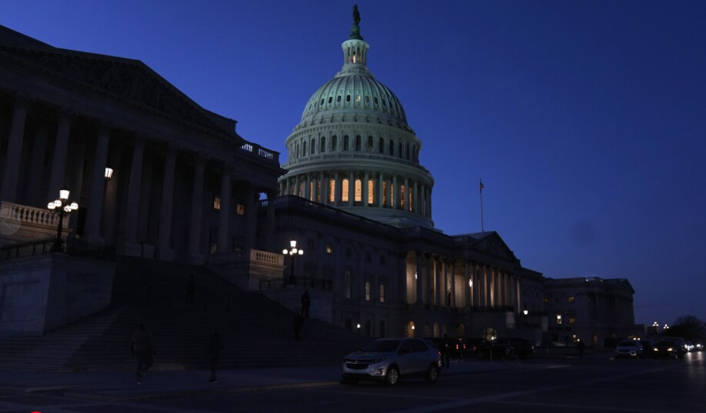 Debate në Senat për paketën e madhe tatimore të Trump, vijon sot votimi i projektligjit Debate në Senat për paketën e madhe tatimore të Trump, vijon sot votimi i projektligjit