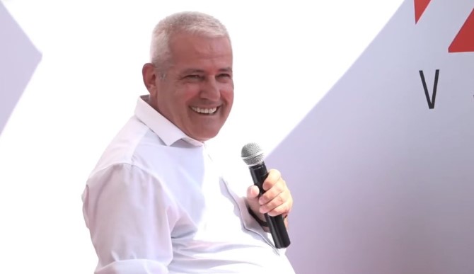 Sveçla: Po ju tregoj një sakrificë të Albinit, na duronte kur pinim duhan Sveçla: Po ju tregoj një sakrificë të Albinit, na duronte kur pinim duhan