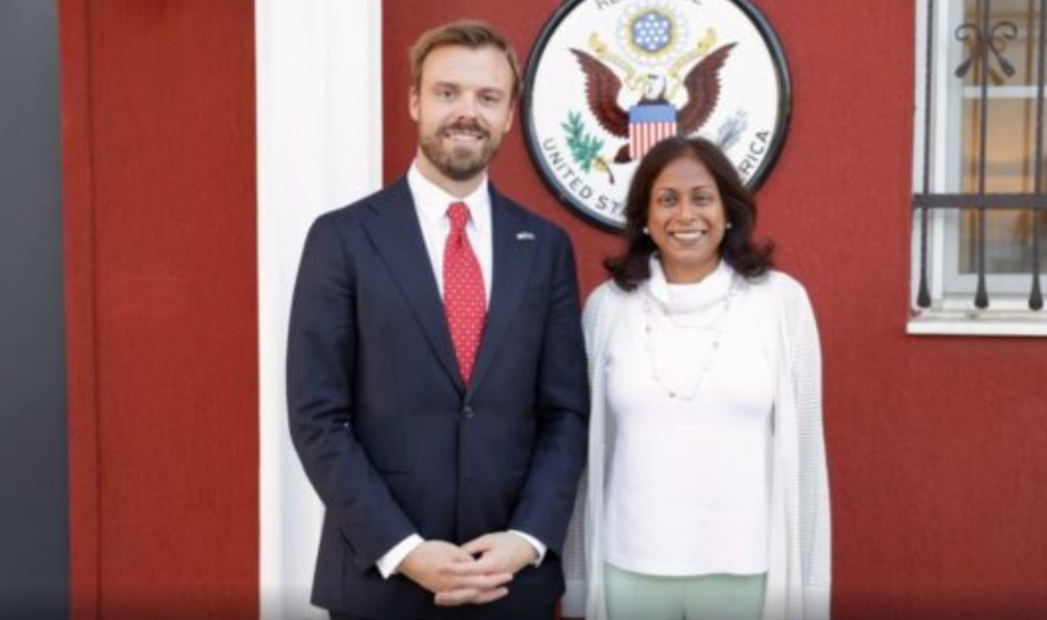 Zyrtari i Lartë amerikan mbërrin në Kosovë, Prattipati: Presim të kemi fundjavë të frytshme me takime e vizita