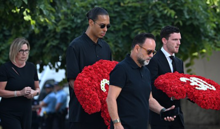 Yjet e futbollit të pranishëm në funeralin e Diogo Jotës dhe vëllait të tij, mësohet kërkesa e familjes