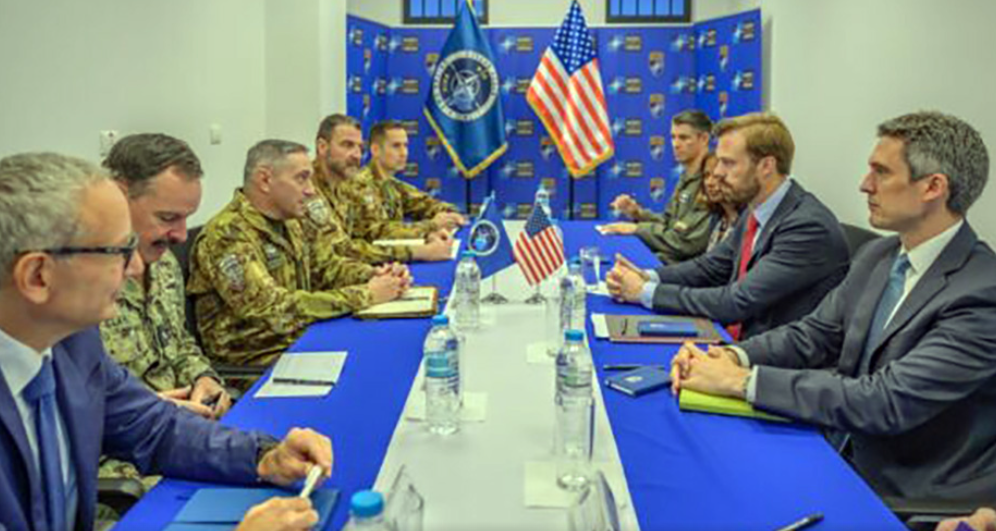 Komandanti i KFOR-it takon zyrtarin e DASH-it: Diskutim për sigurinë në Kosovë dhe rajon
