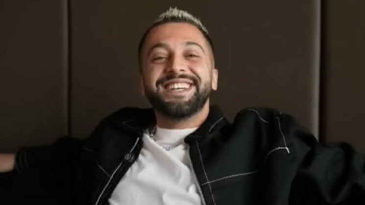 Gazetari shqiptar thotë se Gjesti paguhet me pesë shifra nëpër koncerte