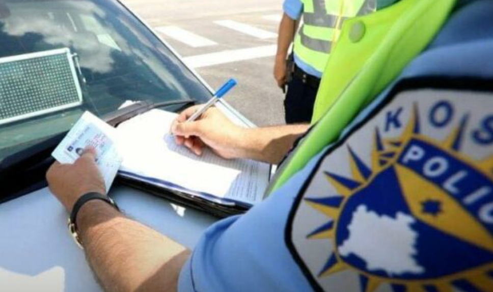 Shkelën rregullat e trafikut, policia në Ferizaj gjobit dy shoferë me 1100 euro