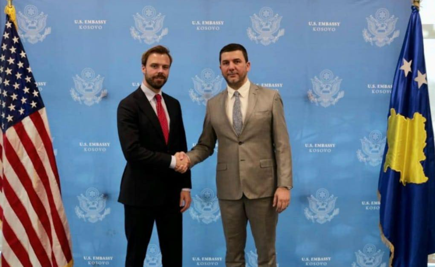 Krasniqi takon zyrtarin e lartë të DASH, Brendan Hanrahan: SHBA-të mbeten aleati ynë më i rëndësishëm