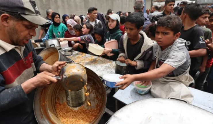 “Njerëzit po vdesin nga uria”, UNRWA njofton për krizë të rëndë humanitare në Gaza