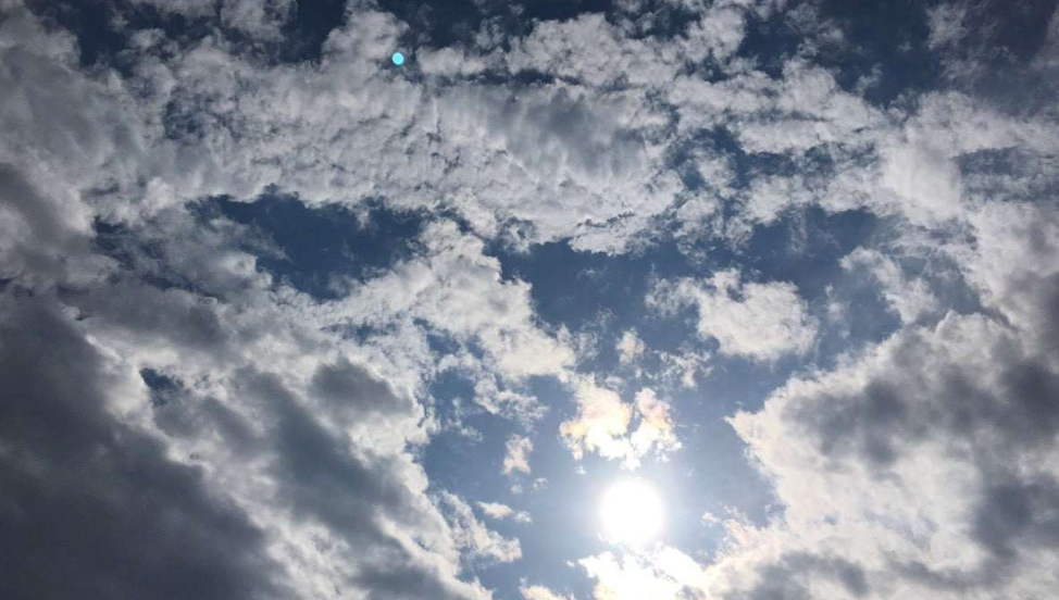 Moti sot: Me diell dhe vranësira të pakta, temperaturat deri në 27 gradë Celsius Moti sot: Me diell dhe vranësira të pakta, temperaturat deri në 27 gradë Celsius