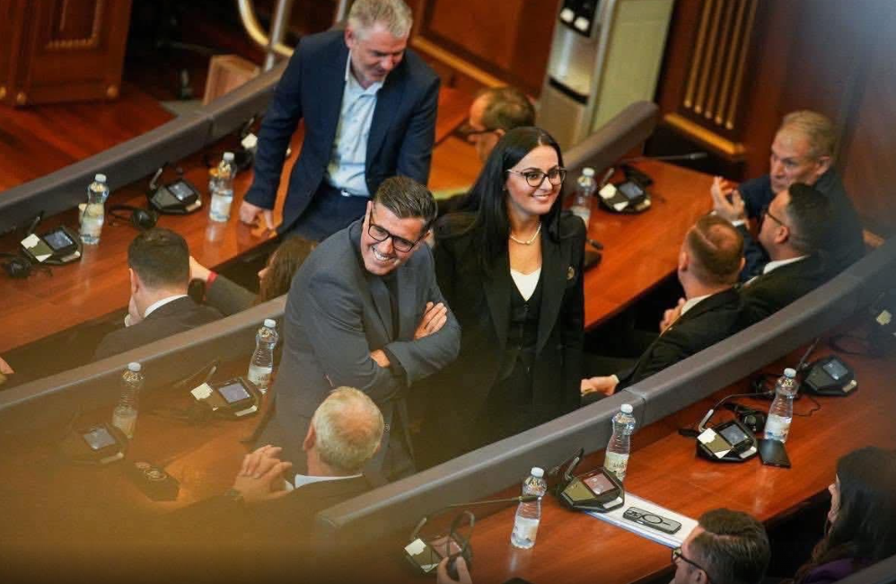 Haziri i reagon Muratit: Sipas logjikës tuaj bën edhe prokurorë edhe gjykatës