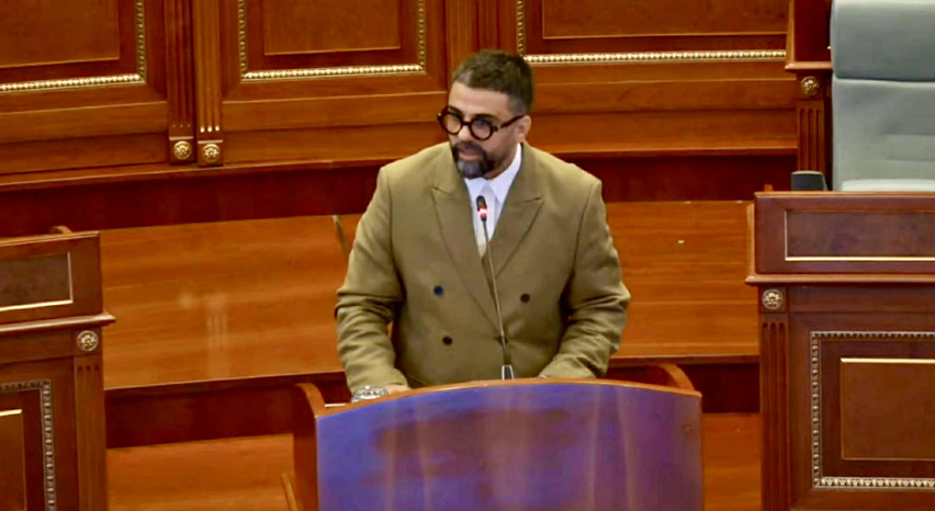 Behrami sulmon Hajdarin: Kontratat korruptive i klasifikojnë si sekrete, ndërsa mbrojtjen e UÇK-së e deklasifikojnë