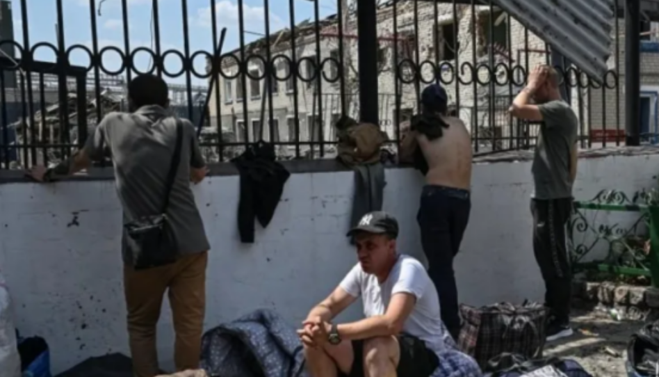 Sulmet ruse vrasin 25 persona në Ukrainë, ndërsa Trump konfirmon afatin për bisedime