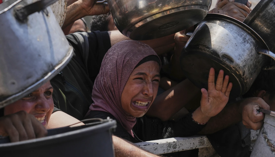 Kriza humanitare në Gaza thellohet, pamje shokuese nga lufta për mbijetesë