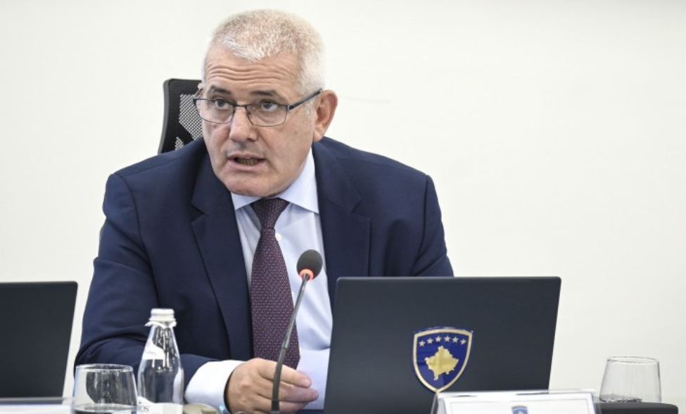 Sveçla pas ndalimit të Popoviqit: Nuk tolerojmë fyerje ndaj UÇK-së