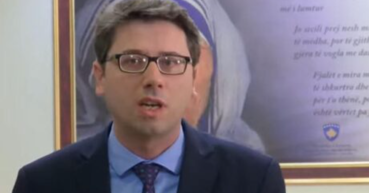 “Bre rrenca, qysh s’po ju vjen marre”-Hekuran Muratit i ndodh e papritura në Kuvend