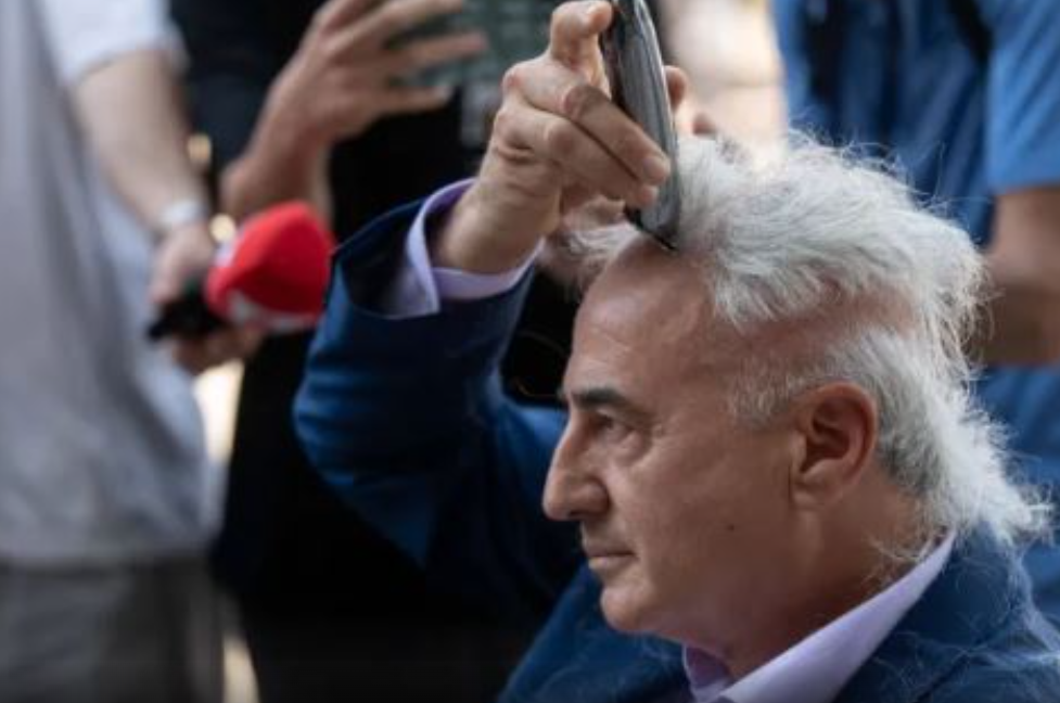 Edhe mediat britanike shkruajnë për protestën e Arianit Kocit