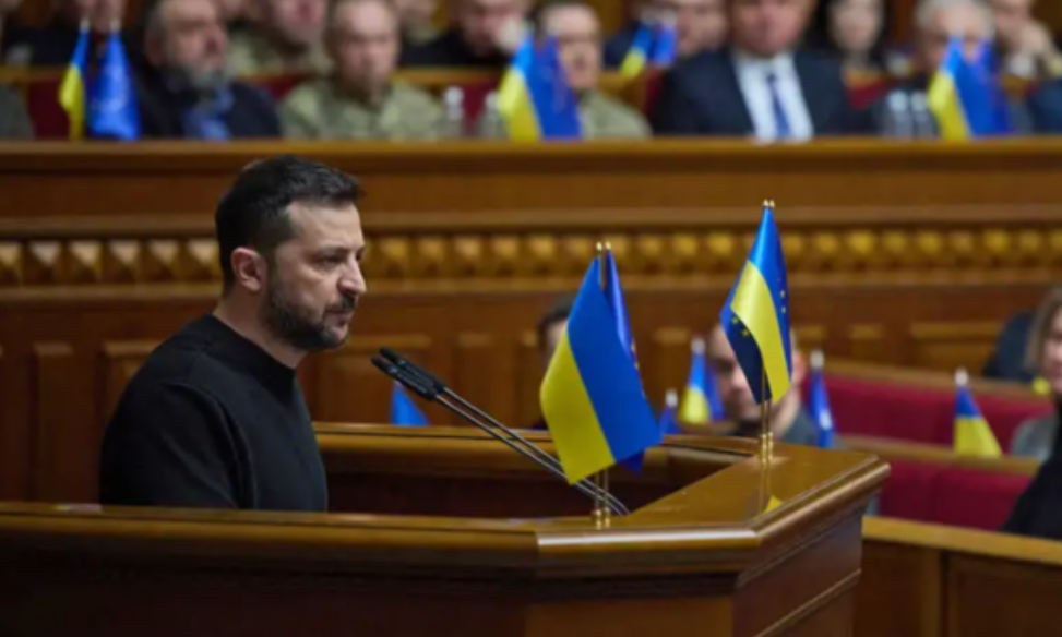 Analiza: Pse presidenti Zelensky po ndryshon qeverinë në Ukrainë?