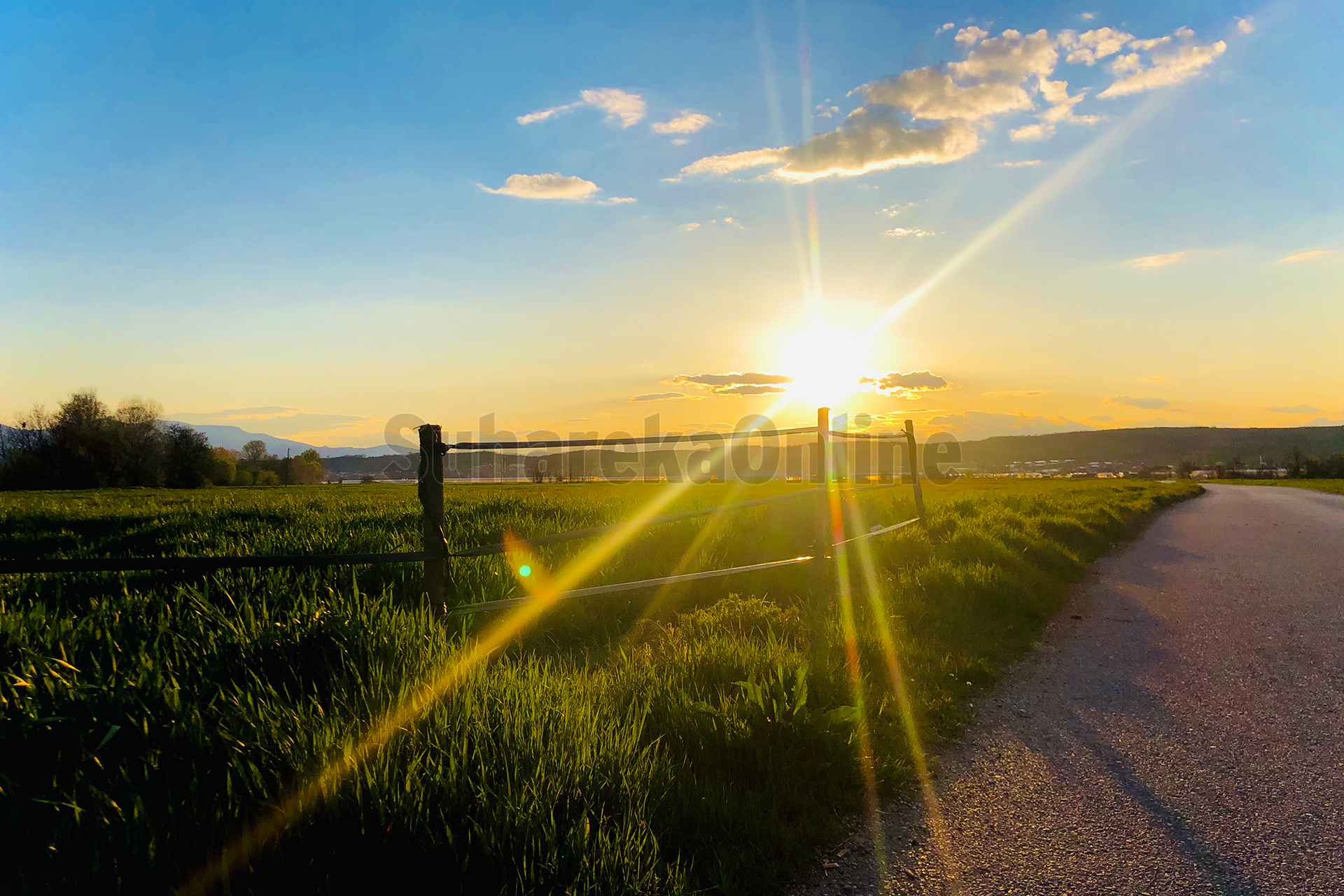 Moti sot me diell dhe vranësira të pakta