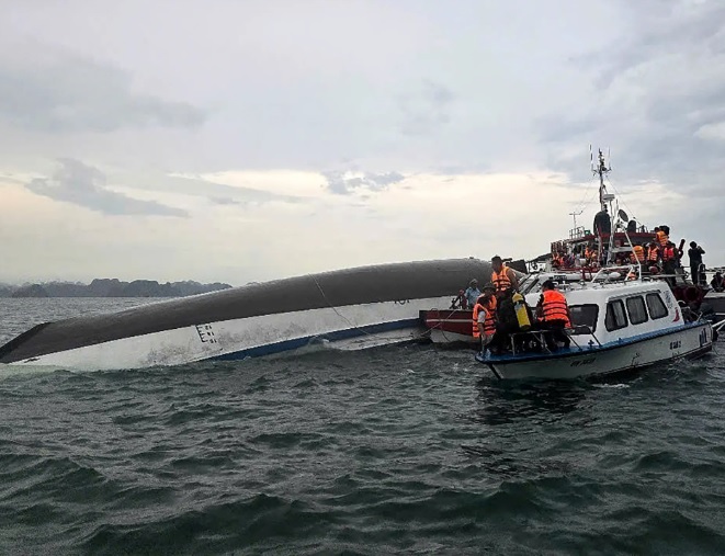 Tragjedi në Vietnam, 37 të vdekur dhe disa të zhdukur pasi një anije turistike u përmbys Tragjedi në Vietnam, 37 të vdekur dhe disa të zhdukur pasi një anije turistike u përmbys
