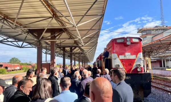 Punëtorët e “Infrakos”  paralajmërojnë grevë: Qe 15 vjet s’pati rritje pagash