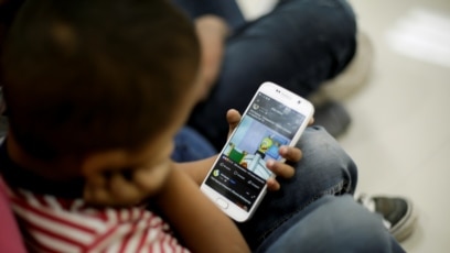 Alarm për prindërit kosovarë: Rreptësisht ndaloni përdorimin e telefonit te fëmijët