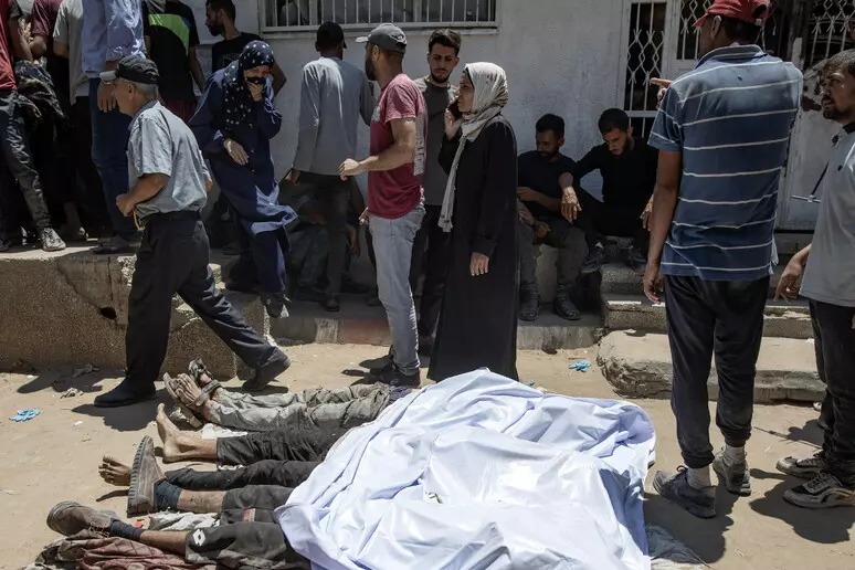 21 palestinezë të vrarë këtë mëngjes, 12 po kërkonin ushqim 21 palestinezë të vrarë këtë mëngjes, 12 po kërkonin ushqim