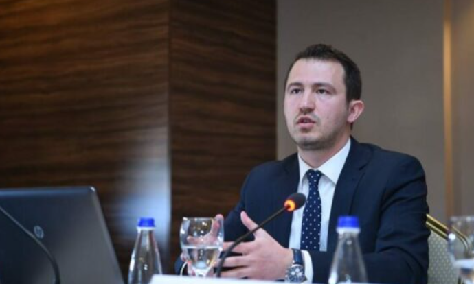 Krasniqi: Albulena Haxhiu nuk mund të rikandidohet për kryetare të Kuvendit