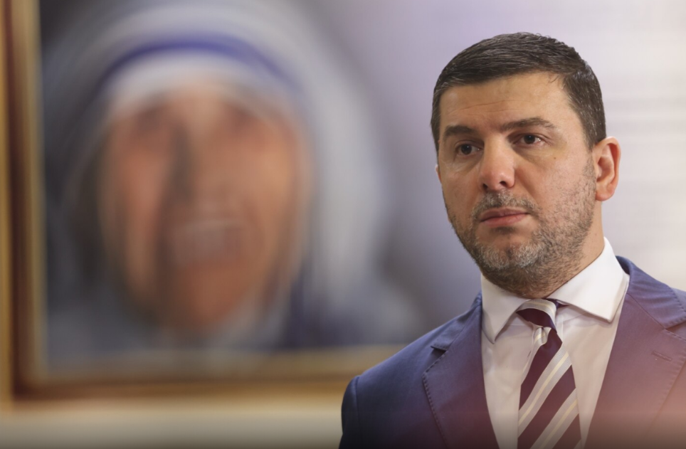Votimi për nënkryetarin serb, Krasniqi: Është mënyrë jokushtetuese, LV po angazhohet më shumë se për Bashën e Haxhiun Votimi për nënkryetarin serb, Krasniqi: Është mënyrë jokushtetuese, LV po angazhohet më shumë se për Bashën e Haxhiun