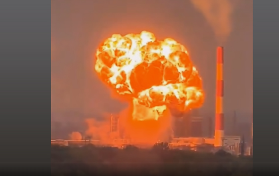 Ukraina sulm masiv ndaj Rusisë, rafineria në flakë