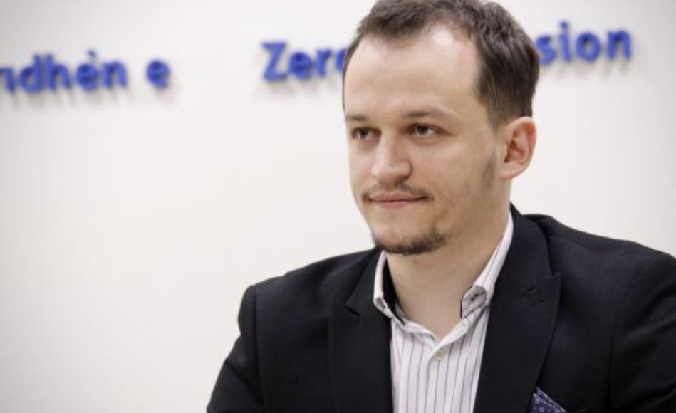 Cakolli: ‘Shpikjet’ e Bashës s’kanë asnjë vlerë juridike, Kushtetuesja mund ta konstatojë të dështuar konstituimin e Kuvendit