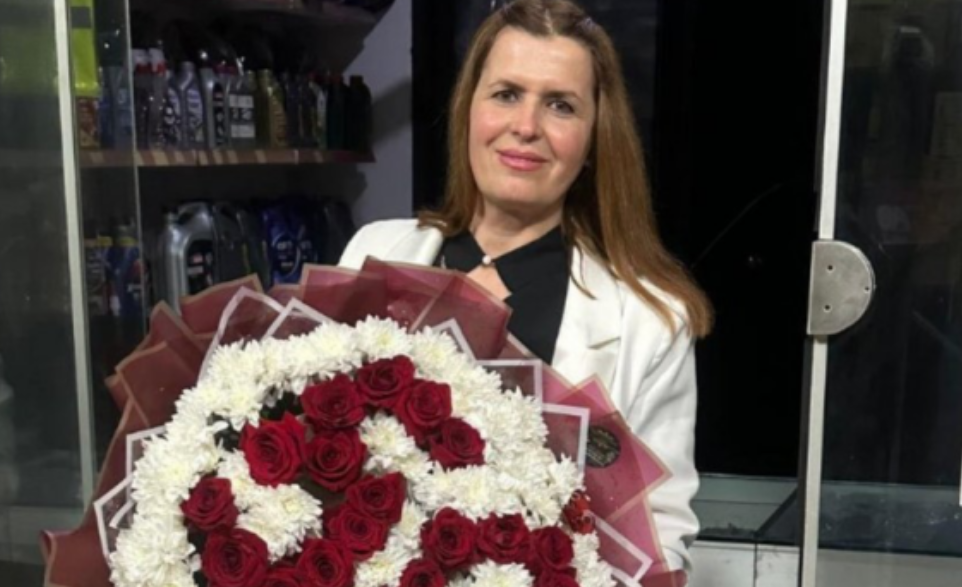 Djali e godet 7 herë me thikë nënën në Dibër, 50-vjeçarja dërgohet në Spitalin e Traumës