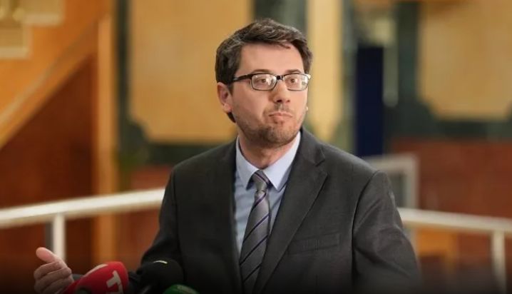 Reagon Murati: Vendimi i Kushtetueses nuk bazohet në Kushtetutë, por në interesa partiake