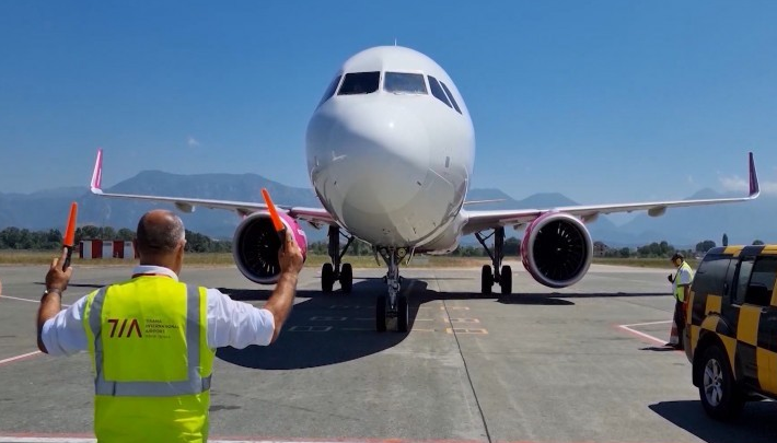 Aeroporti i Tiranës shënon rekord të ri: Mbi 51 mijë pasagjerë në një ditë