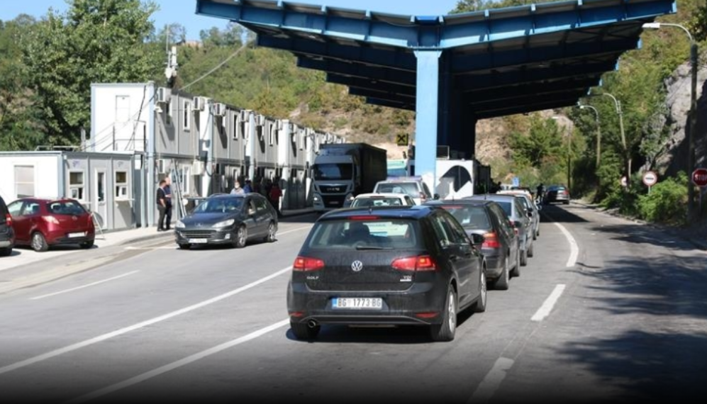 Bie koha e pritjeve në pikat kufitare të Kosovës