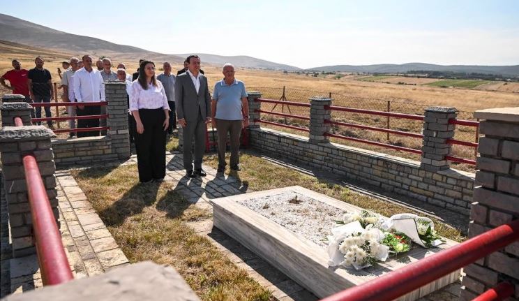 Kurti nderon veprën e Fazli Greiçevcit në 61-vjetorin e rënies