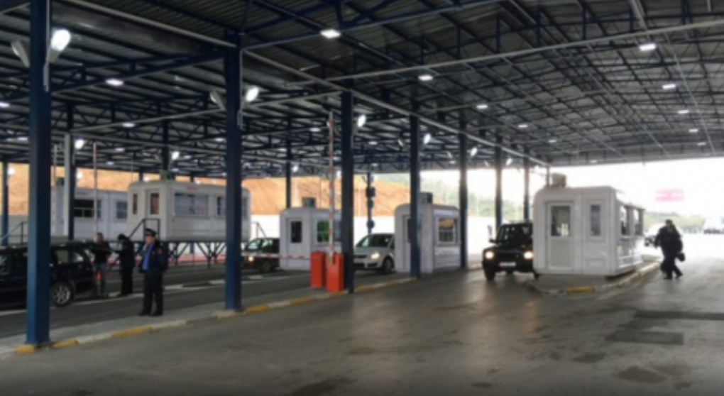 Zvogëlohet koha e pritjes në pikat kufitare për të hyrë në Kosovë