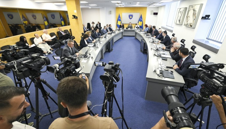 Qeveria në detyrë miraton në parim kërkesën e RTK-së për huamarrje