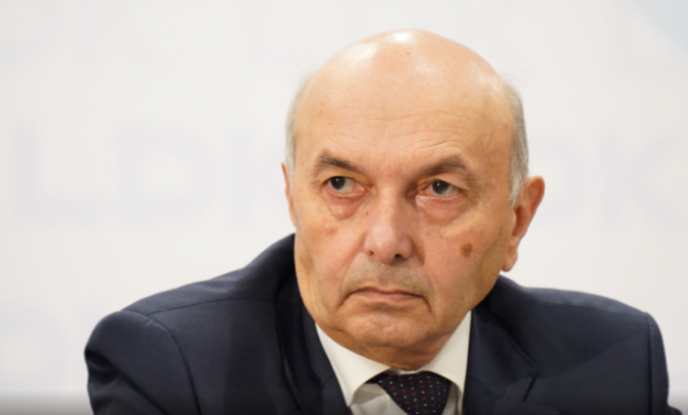 Mustafa: Dehari s’mund ta drejtojë më seancën