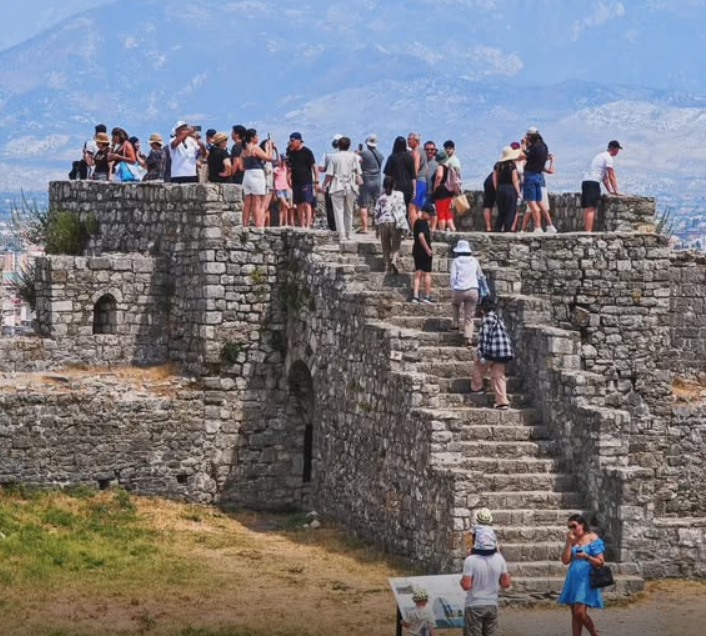 Më shumë se 100 mijë vizitorë në Kalanë e Shkodrës Më shumë se 100 mijë vizitorë në Kalanë e Shkodrës