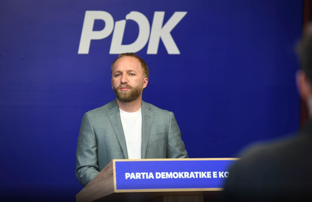 Tahiri: Jemi deputetë të PDK-së, jo të Kurtit – nuk votojmë sa herë i teket atij Tahiri: Jemi deputetë të PDK-së, jo të Kurtit – nuk votojmë sa herë i teket atij