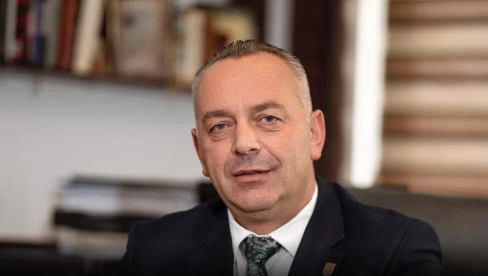 “Kërkoni falje para se të kërkoni mandat apo post”- Ramosaj kritikon Muratin e Gërvallë për deklaratat ndaj UÇK-në