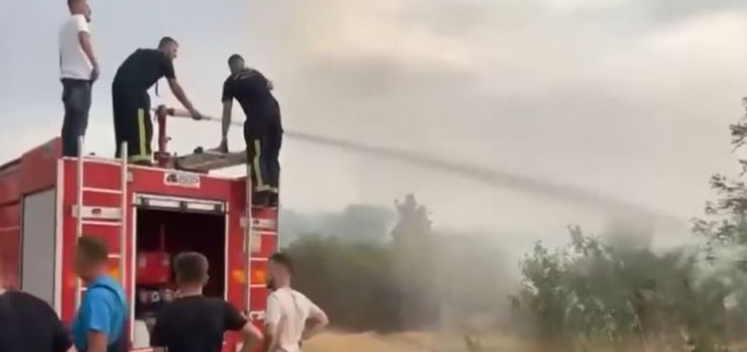 AME raporton 23 vatra zjarri brenda 6 orëve, 11 ende aktive