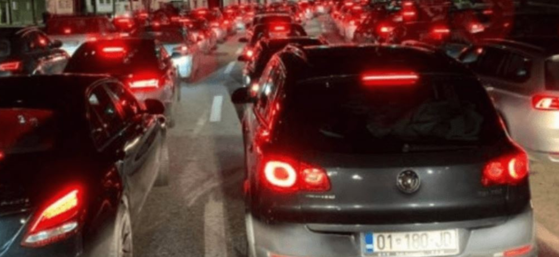 Pritje deri në pesë orë në Merdarë për dalje nga Kosova