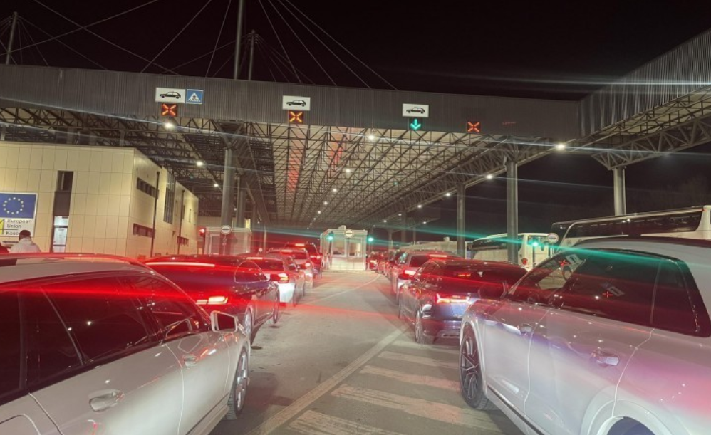 Ja si është gjendja nëpër kufijtë e Kosovës: Disa pika me pritje të gjata