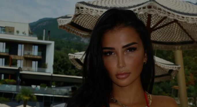 Xheneta Fetahu mahnit fansat me poza në bikini nga pushimet verore (FOTO)