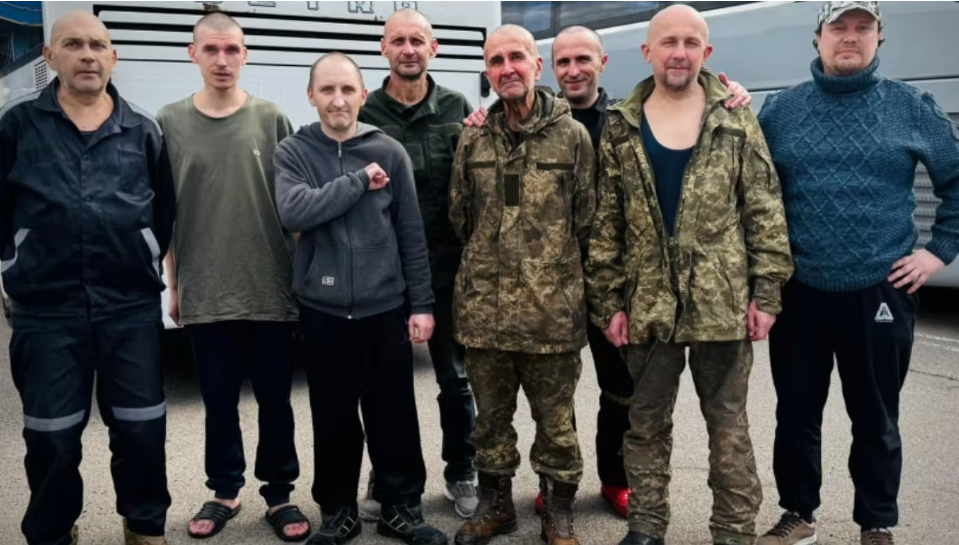 “Mami mos qaj, po kthehem”/ Lirohet gazetari ukrainas i mbajtur prej tre vitesh në paraburgim të fshehtë nga Rusia