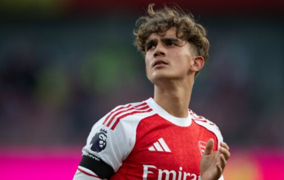 “Dowman lëvizë në fushë si Messi”