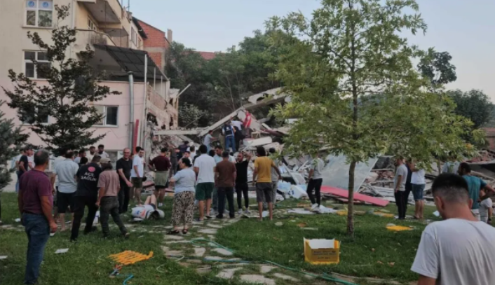 Tërmet 6.1 ballë në Turqi, shemben disa ndërtesa. Katër persona të plagosur dhe dy të zhdukur