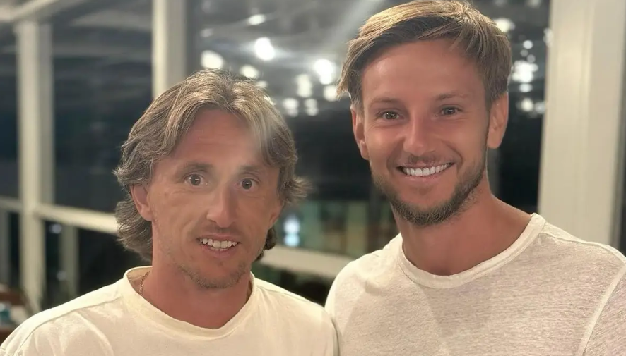 Rakitic, një foto me Modric dhe një mesazh për tifozët e Milanit: Nuk e dinë sa me fat janë Rakitic, një foto me Modric dhe një mesazh për tifozët e Milanit: Nuk e dinë sa me fat janë