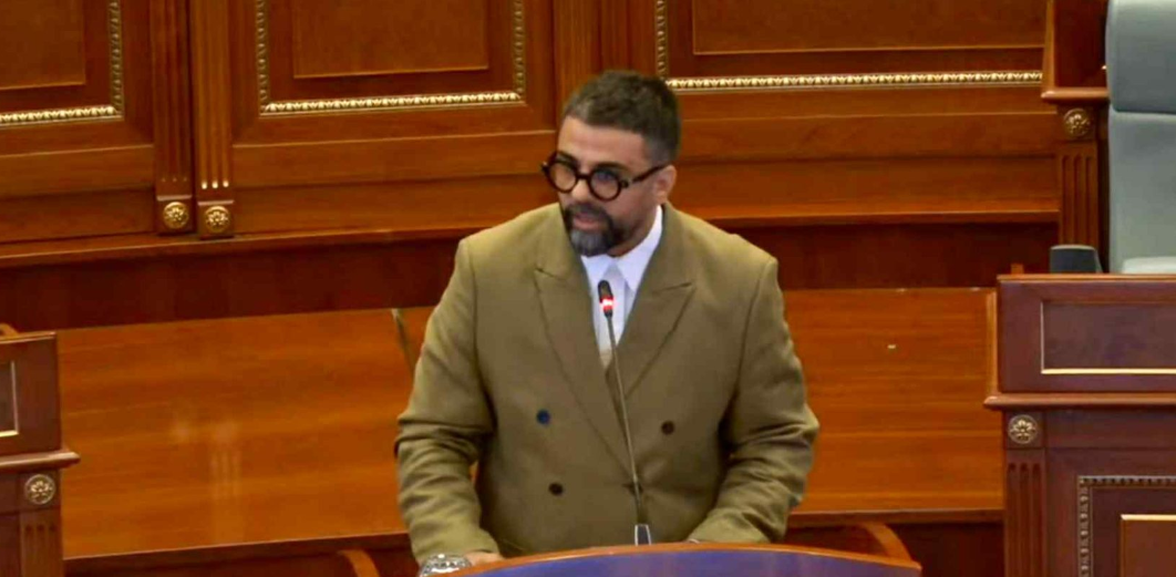 Behrami kritikon heshtjen e Kurtit pas fyerjeve ndaj shqiptarëve në Shkup, ja çfarë thotë