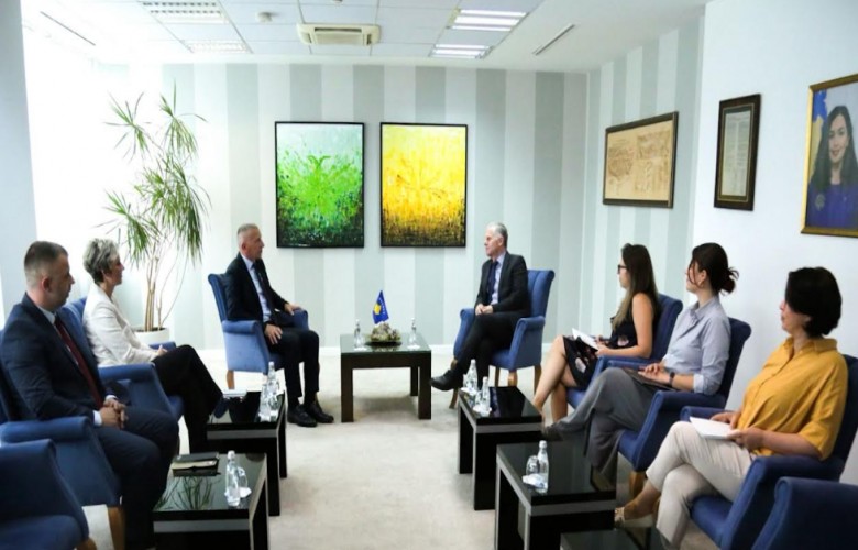 Qeveria e Kosovës rikonfirmon mbështetjen për shqiptarët në Luginë