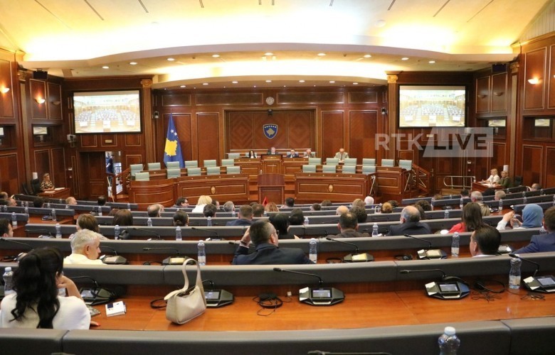 Vazhdon seanca konstituive e Kuvendit, pa marrëveshje politike