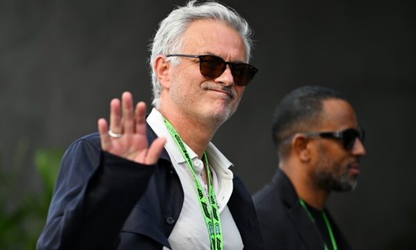 Mourinho i kërkon Fenerbahces ta transferojë yllin e Real Madridit Mourinho i kërkon Fenerbahces ta transferojë yllin e Real Madridit